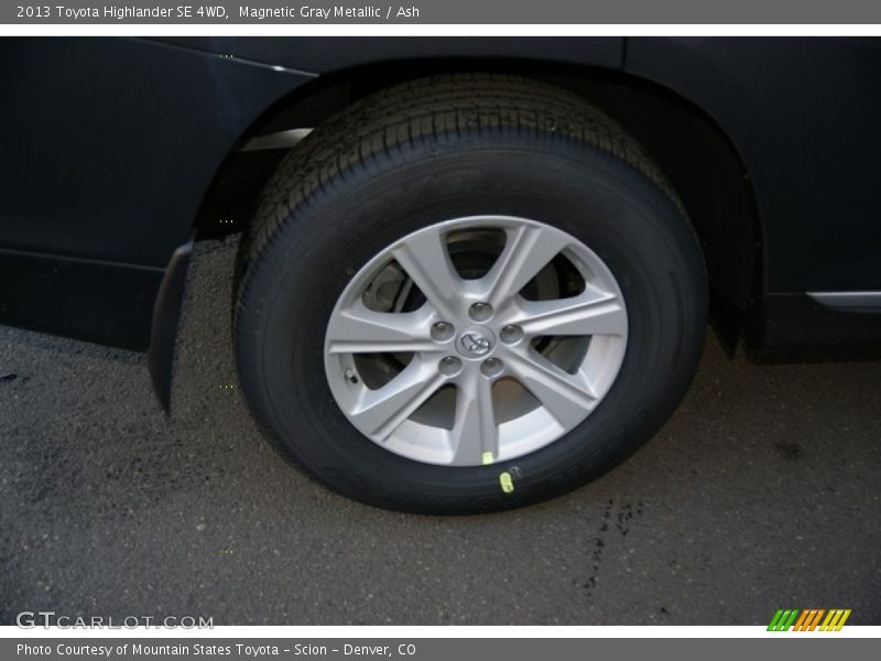 Magnetic Gray Metallic / Ash 2013 Toyota Highlander SE 4WD