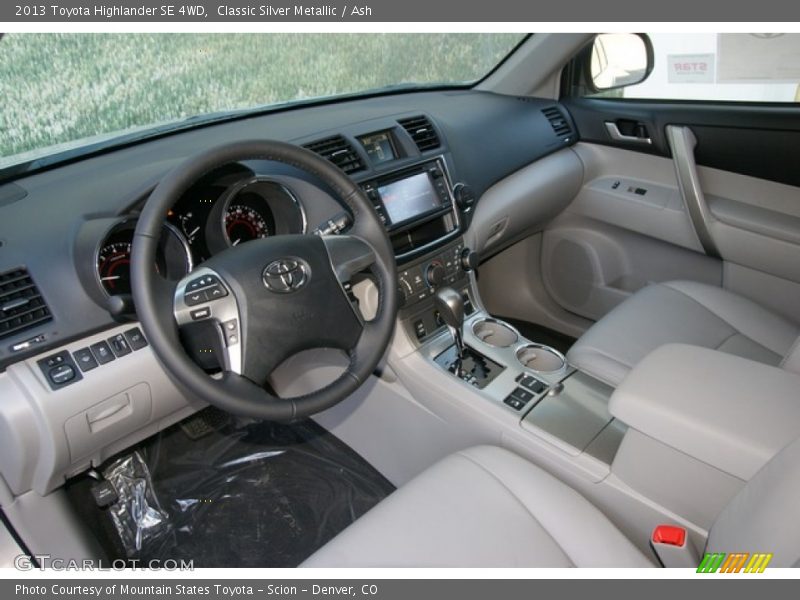 Classic Silver Metallic / Ash 2013 Toyota Highlander SE 4WD