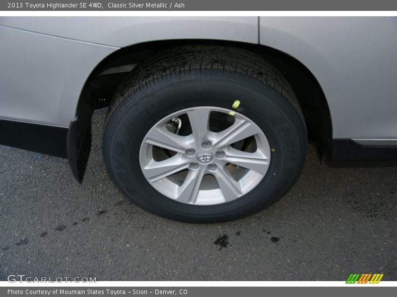 Classic Silver Metallic / Ash 2013 Toyota Highlander SE 4WD