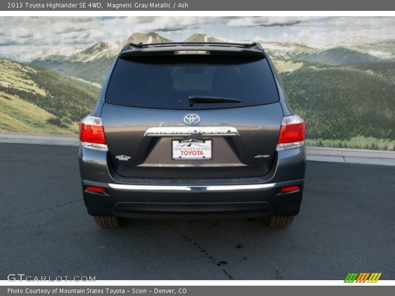 Magnetic Gray Metallic / Ash 2013 Toyota Highlander SE 4WD
