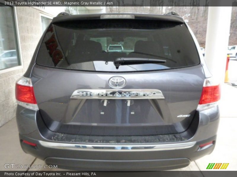 Magnetic Gray Metallic / Ash 2013 Toyota Highlander SE 4WD