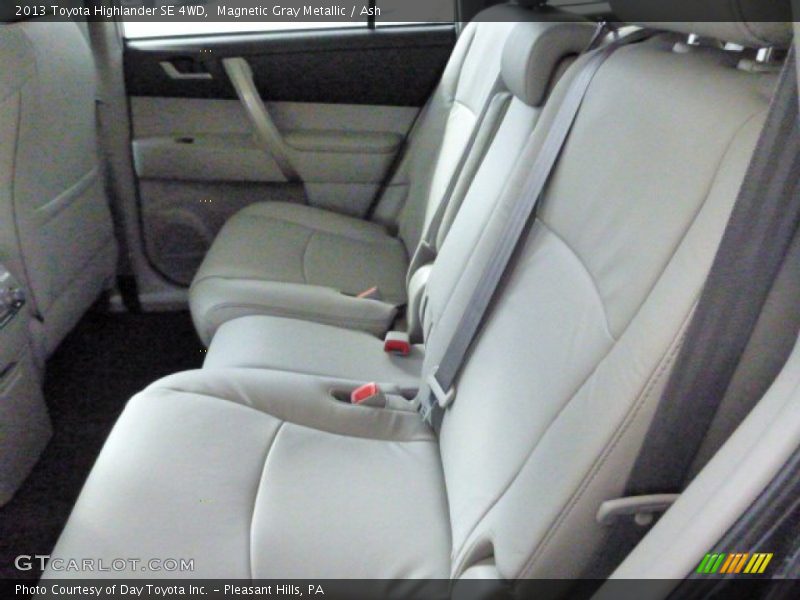 Magnetic Gray Metallic / Ash 2013 Toyota Highlander SE 4WD