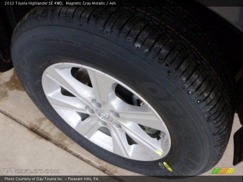 Magnetic Gray Metallic / Ash 2013 Toyota Highlander SE 4WD