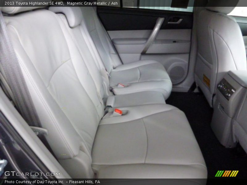 Magnetic Gray Metallic / Ash 2013 Toyota Highlander SE 4WD