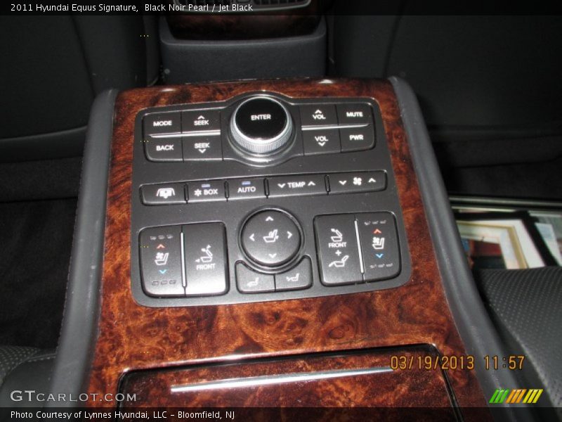 Controls of 2011 Equus Signature