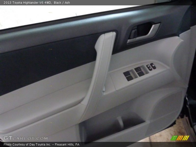 Black / Ash 2013 Toyota Highlander V6 4WD