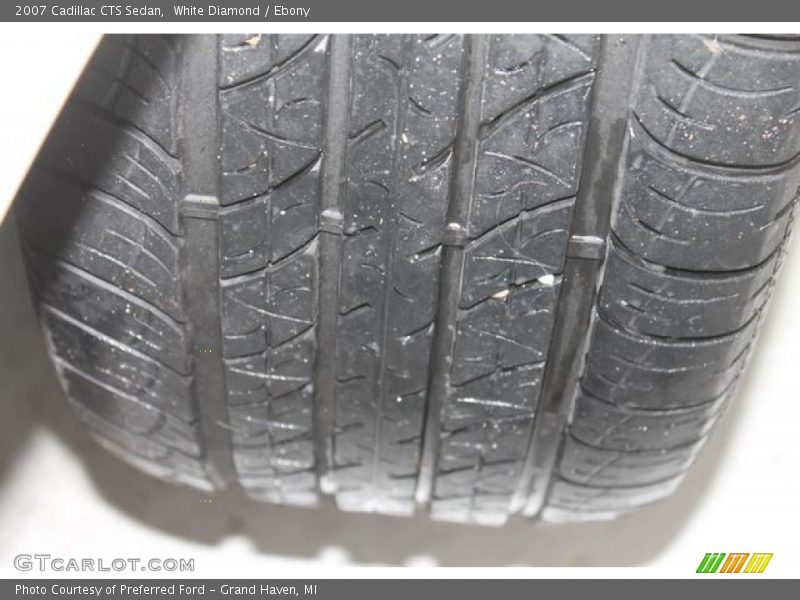 White Diamond / Ebony 2007 Cadillac CTS Sedan