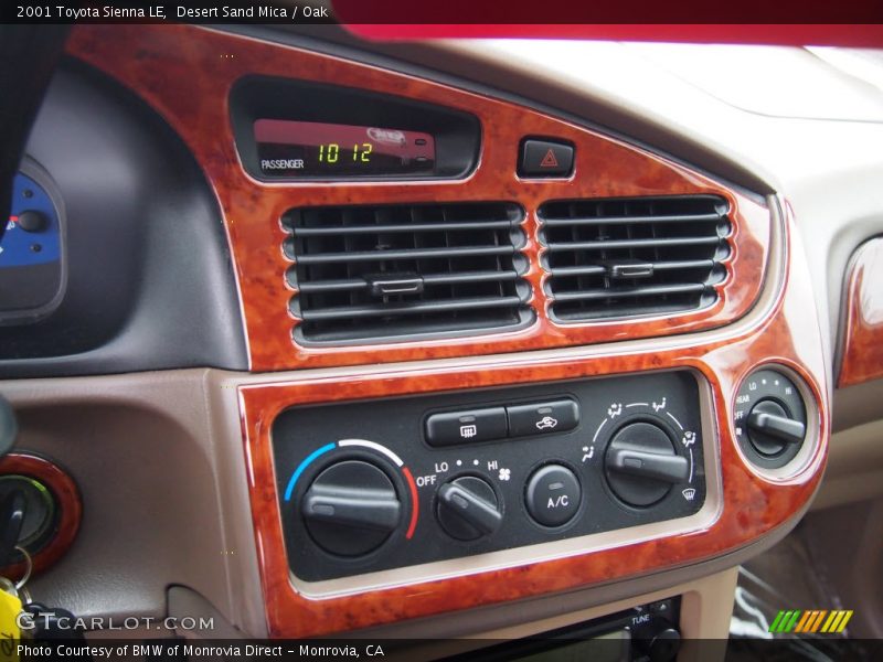 Desert Sand Mica / Oak 2001 Toyota Sienna LE