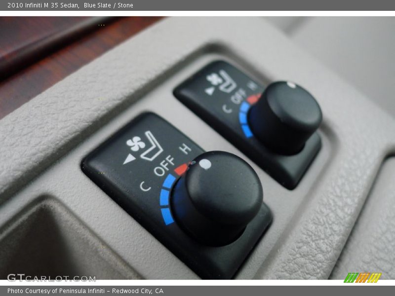 Controls of 2010 M 35 Sedan