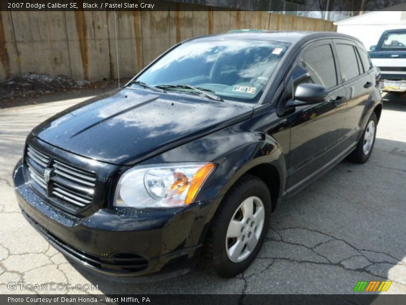 Front 3/4 View of 2007 Caliber SE