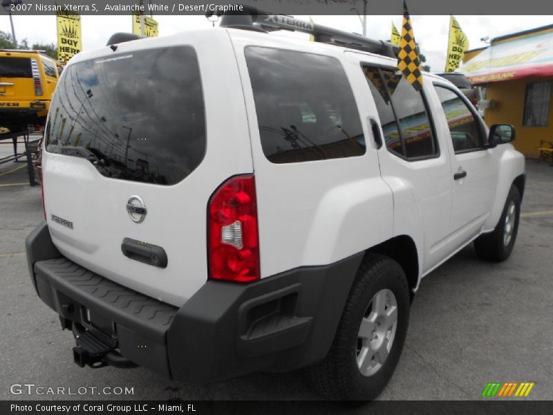 Avalanche White / Desert/Graphite 2007 Nissan Xterra S