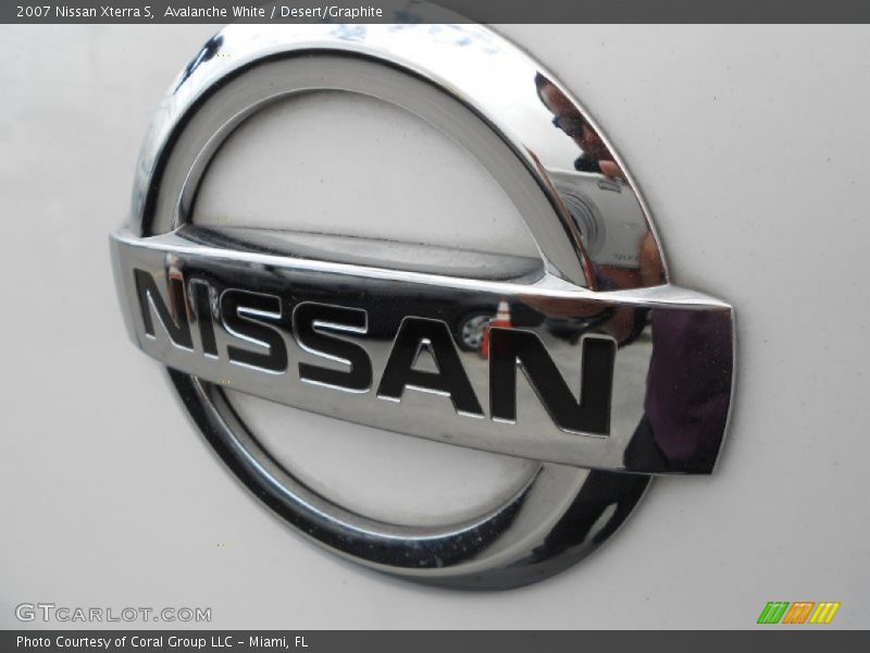 Avalanche White / Desert/Graphite 2007 Nissan Xterra S
