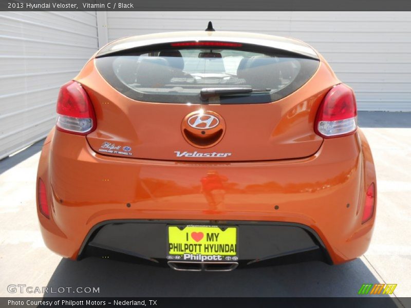Vitamin C / Black 2013 Hyundai Veloster