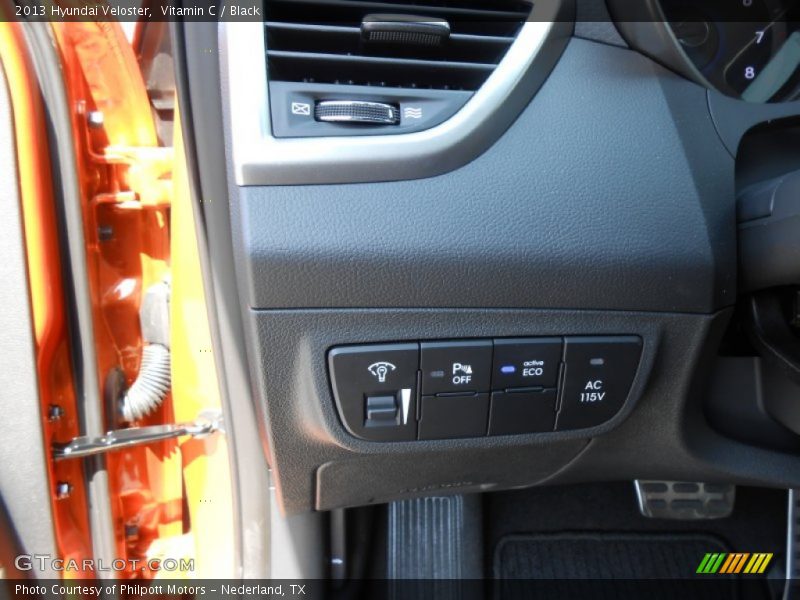 Vitamin C / Black 2013 Hyundai Veloster