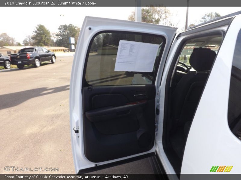 Summit White / Ebony 2010 Chevrolet Suburban LS