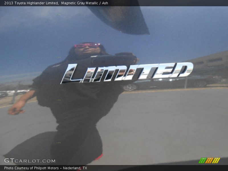 Magnetic Gray Metallic / Ash 2013 Toyota Highlander Limited