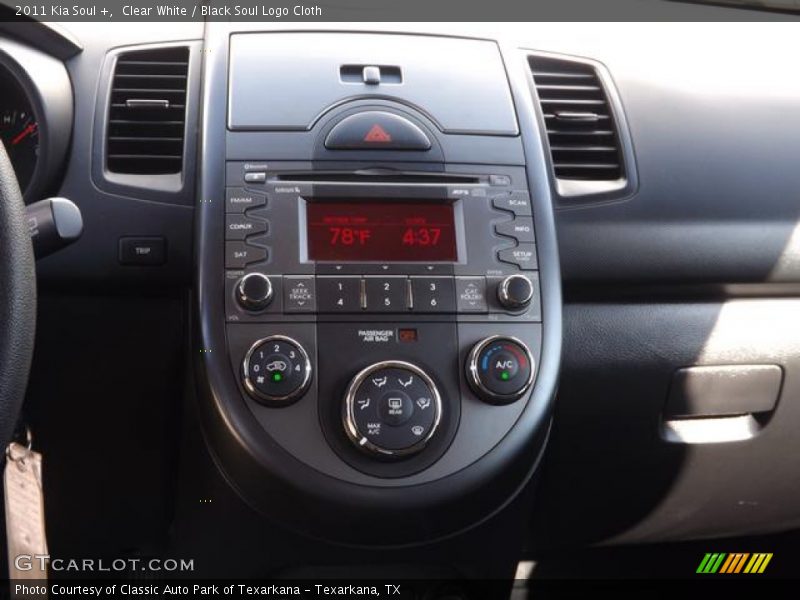 Clear White / Black Soul Logo Cloth 2011 Kia Soul +