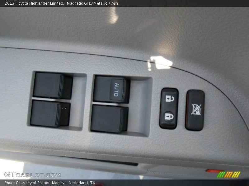 Magnetic Gray Metallic / Ash 2013 Toyota Highlander Limited