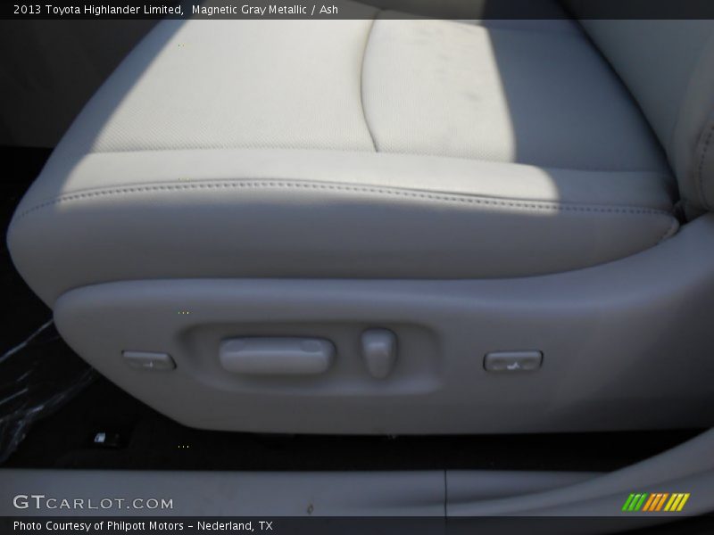 Magnetic Gray Metallic / Ash 2013 Toyota Highlander Limited