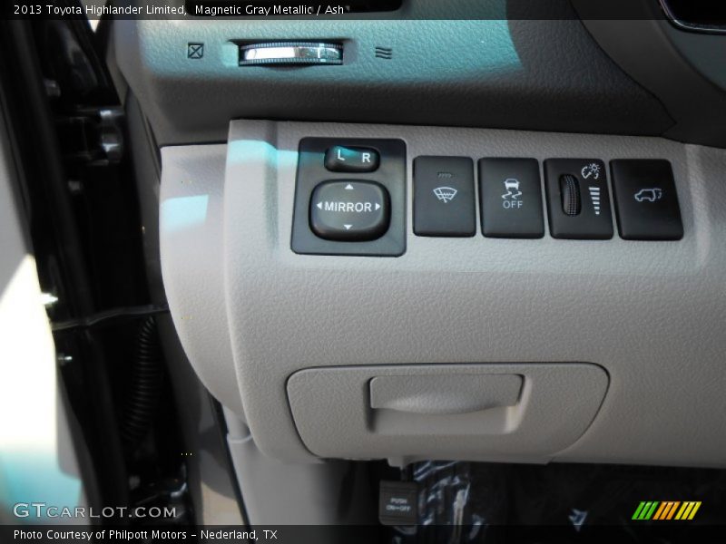 Magnetic Gray Metallic / Ash 2013 Toyota Highlander Limited