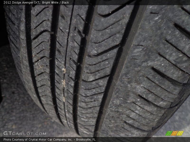 Bright White / Black 2012 Dodge Avenger SXT