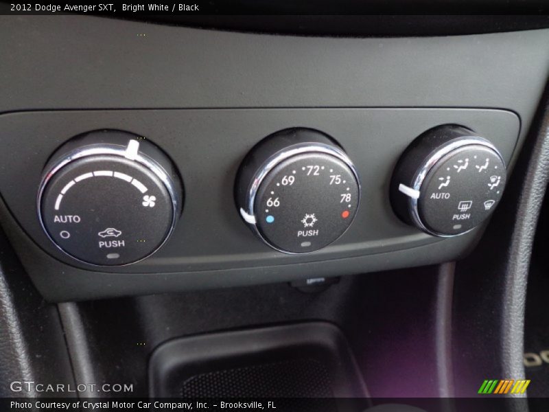 Bright White / Black 2012 Dodge Avenger SXT
