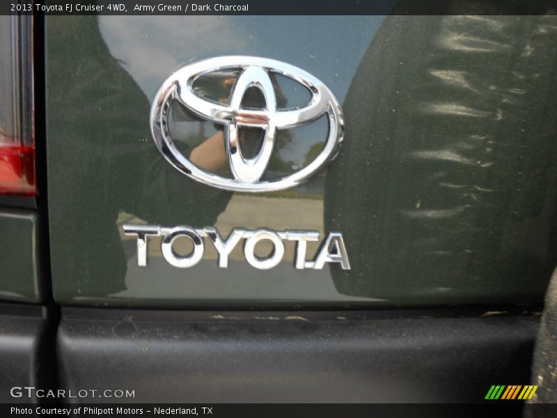Army Green / Dark Charcoal 2013 Toyota FJ Cruiser 4WD