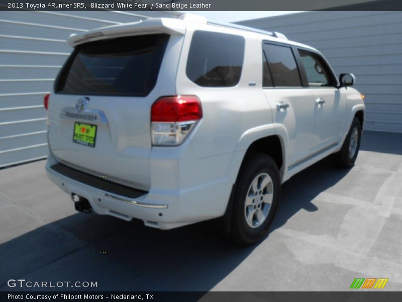 Blizzard White Pearl / Sand Beige Leather 2013 Toyota 4Runner SR5