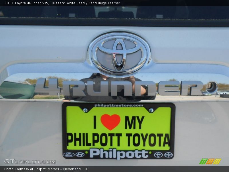 Blizzard White Pearl / Sand Beige Leather 2013 Toyota 4Runner SR5