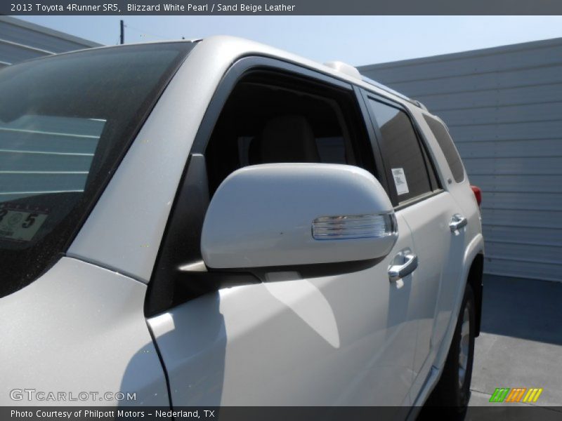 Blizzard White Pearl / Sand Beige Leather 2013 Toyota 4Runner SR5