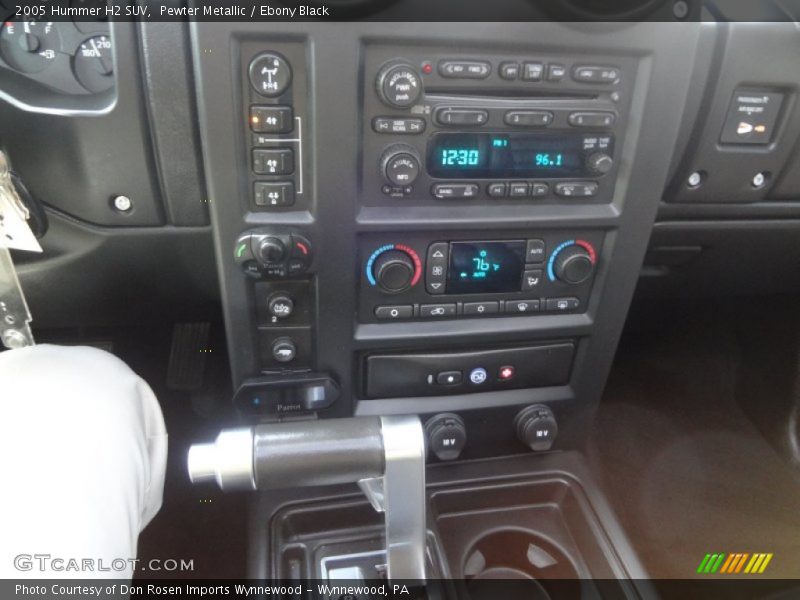 Controls of 2005 H2 SUV