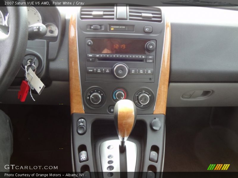 Polar White / Gray 2007 Saturn VUE V6 AWD