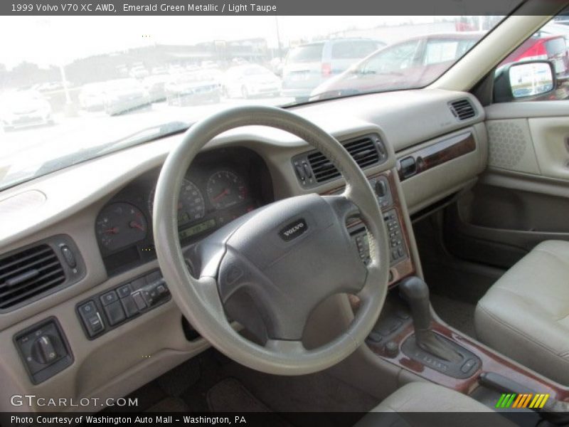 Dashboard of 1999 V70 XC AWD