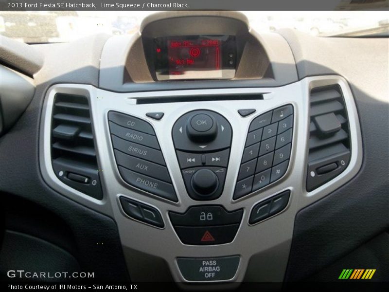 Lime Squeeze / Charcoal Black 2013 Ford Fiesta SE Hatchback