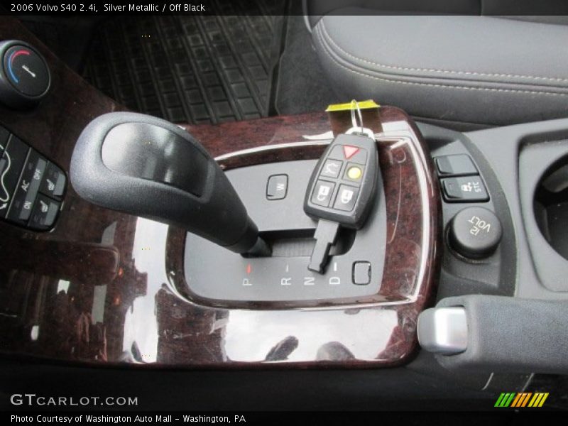 Silver Metallic / Off Black 2006 Volvo S40 2.4i