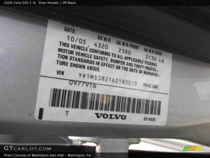Silver Metallic / Off Black 2006 Volvo S40 2.4i