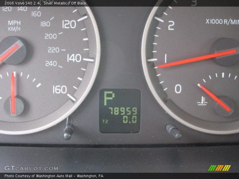Silver Metallic / Off Black 2006 Volvo S40 2.4i