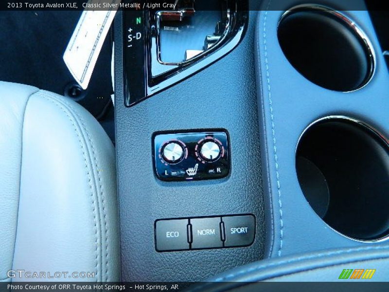Classic Silver Metallic / Light Gray 2013 Toyota Avalon XLE