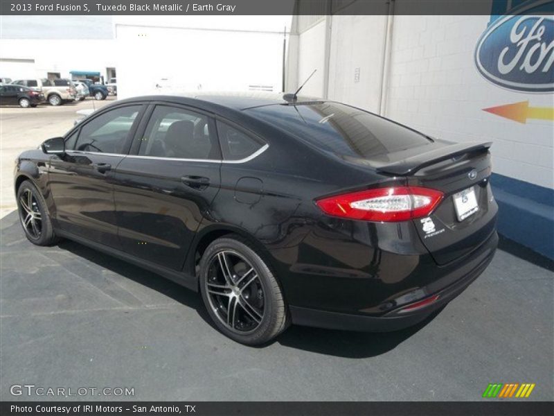 Tuxedo Black Metallic / Earth Gray 2013 Ford Fusion S