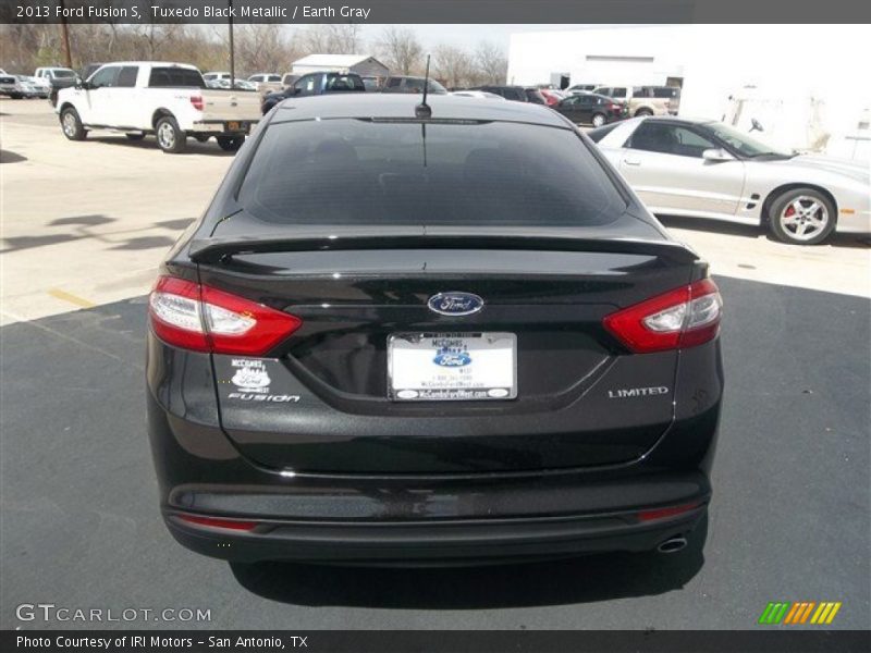 Tuxedo Black Metallic / Earth Gray 2013 Ford Fusion S
