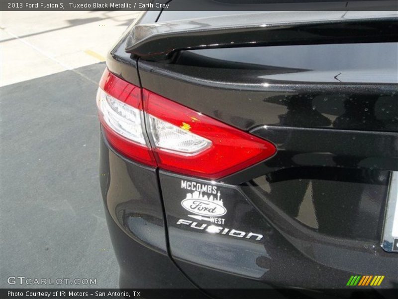 Tuxedo Black Metallic / Earth Gray 2013 Ford Fusion S