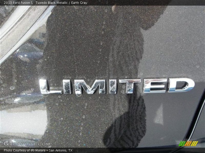 Tuxedo Black Metallic / Earth Gray 2013 Ford Fusion S
