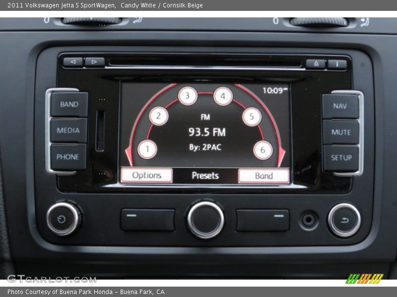 Candy White / Cornsilk Beige 2011 Volkswagen Jetta S SportWagen