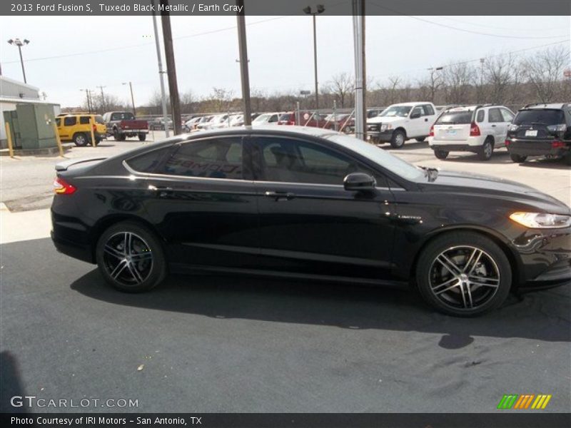 Tuxedo Black Metallic / Earth Gray 2013 Ford Fusion S