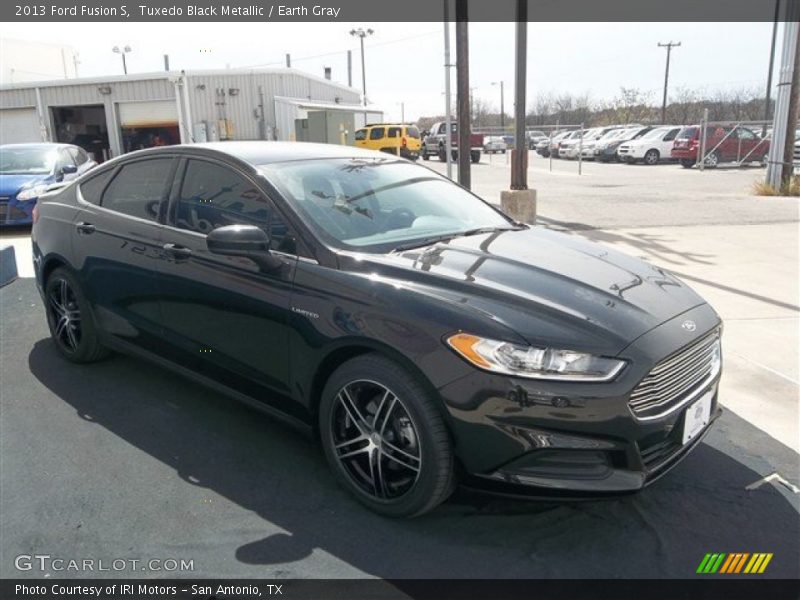 Tuxedo Black Metallic / Earth Gray 2013 Ford Fusion S
