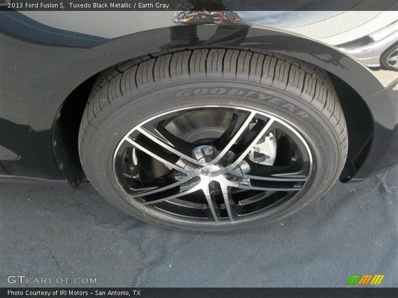 Tuxedo Black Metallic / Earth Gray 2013 Ford Fusion S
