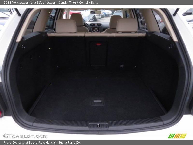 Candy White / Cornsilk Beige 2011 Volkswagen Jetta S SportWagen
