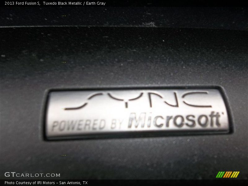 Tuxedo Black Metallic / Earth Gray 2013 Ford Fusion S