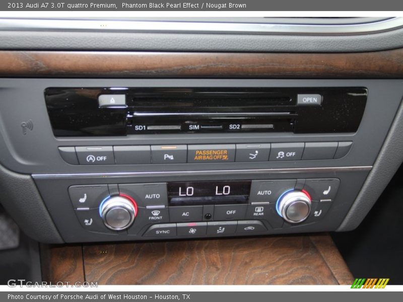 Controls of 2013 A7 3.0T quattro Premium
