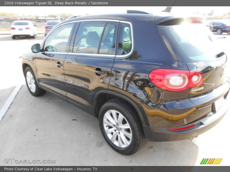 Deep Black Metallic / Sandstone 2009 Volkswagen Tiguan SE